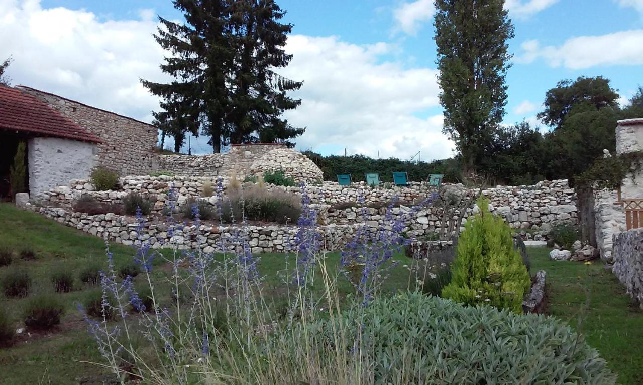 Les Bories En Champagne Villa Montlevon Exterior foto